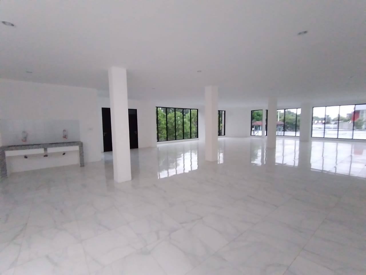Disewakan Gedung Kenjeran Lokasi Strategis Surabaya Utara - Thumbnail 4