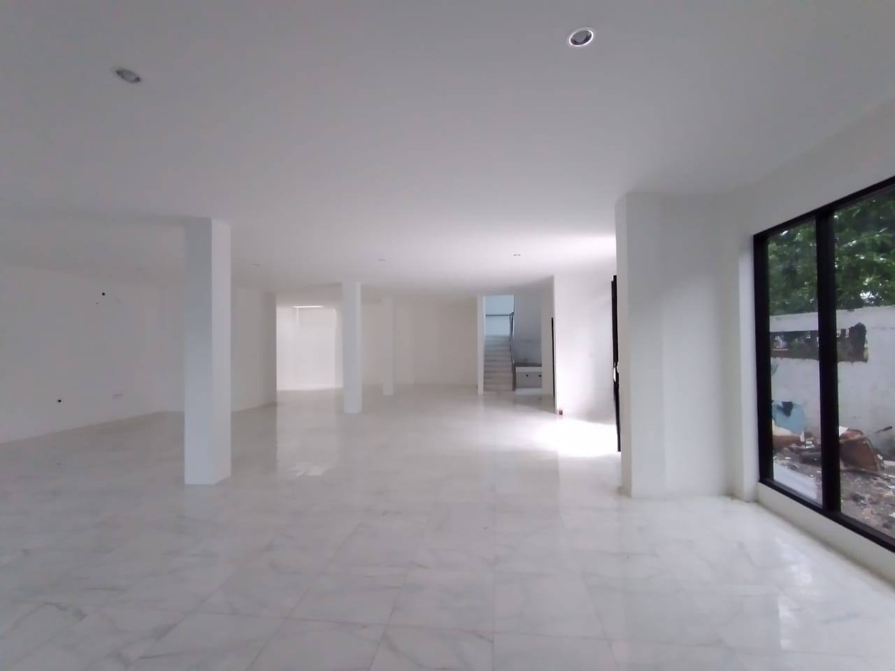 Disewakan Gedung Kenjeran Lokasi Strategis Surabaya Utara - Thumbnail 5