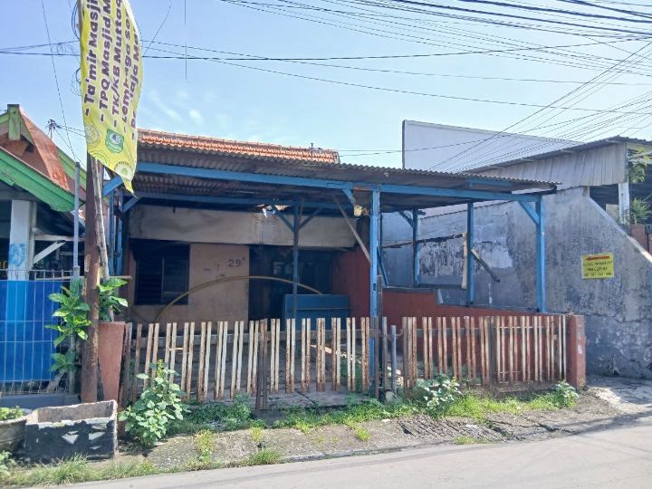 Dijual Rumah Hitung Tanah di Jalan Juwingan Surabaya Timur - Image 1
