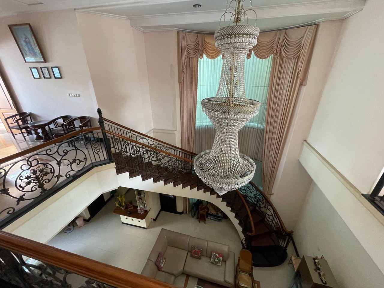 Dijual Rumah Mewah Full Furnish di Manyar Jaya Surabaya Timur - Thumbnail 7