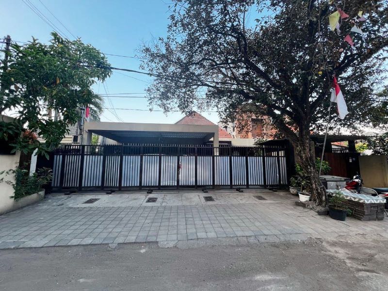 Dijual Rumah Mewah Artistik di Jalan Lombok Surabaya Pusat - Image 1