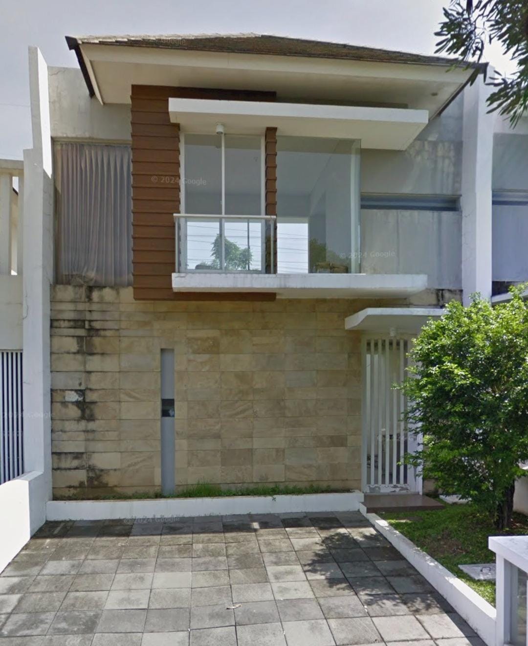 Dijual Murah Rumah Mewah 2 Lantai Royal Residence Lokasi Premium Surabaya Barat - Image 1