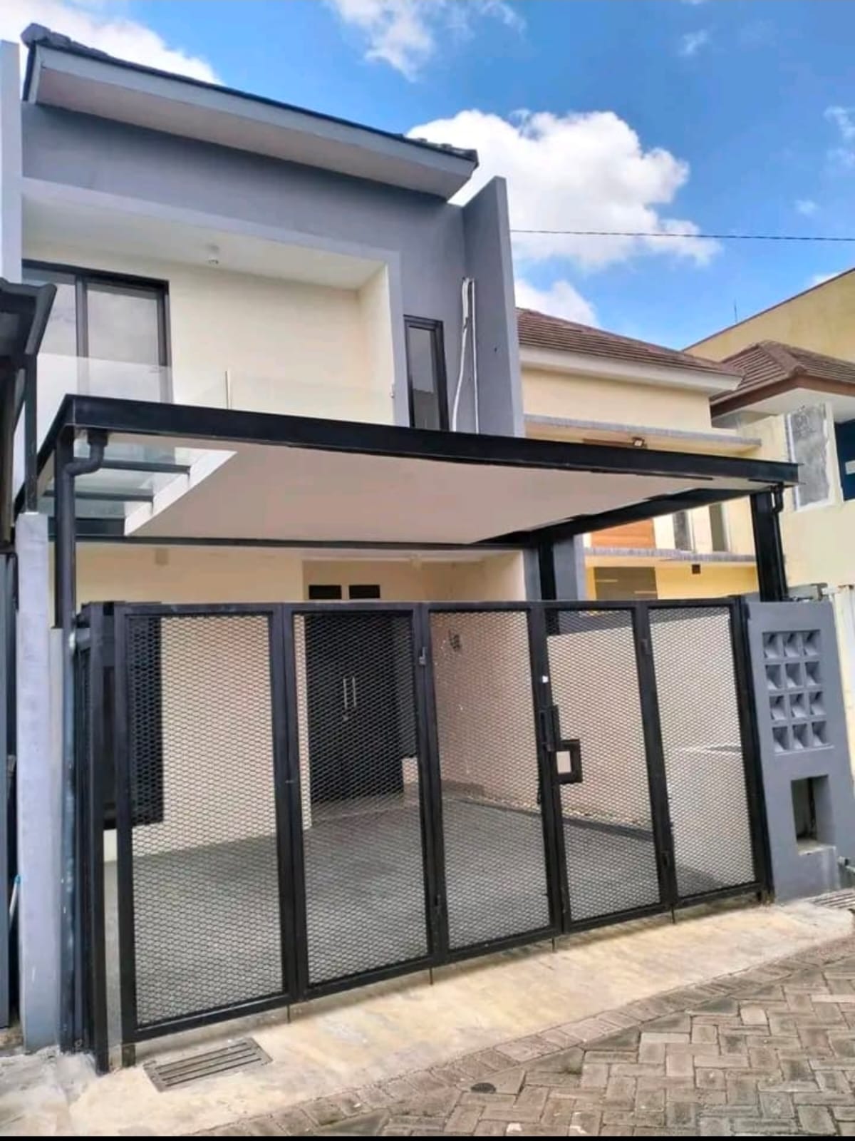 Dijual Rumah Mewah Elegant Harga Sangat Menarik di Gunung Anyar Surabaya Selatan - Image 1