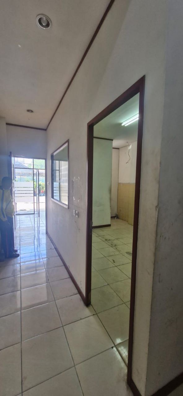 Dijual/Disewakan Ruko Strategis Ex Bank di Jalan Tenggilis Barat Surabaya Timur - Thumbnail 6