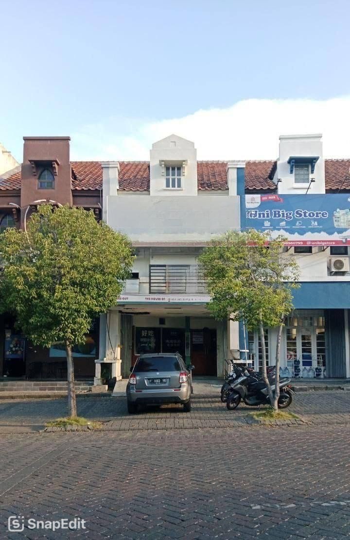 Disewakan Ruko Strategis Dekat G-Walk Taman Gapura Surabaya Barat - Image 1
