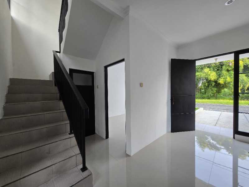 Jual Rumah Modern Mewah Minimalis North Emerald Mansion Citraland Utama Surabaya - Image 1