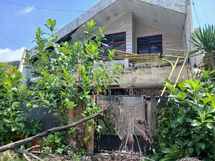Dijual Rumah Hitung Tanah di Jalan Pucang Taman Surabaya Timur - Image 1