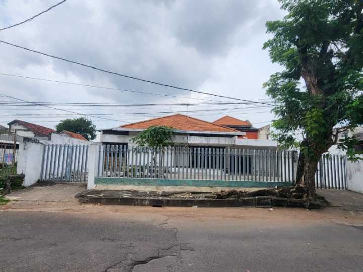 Dijual Rumah Luas Siap Huni di Sam Ratulangi Surabaya Pusat - Image 1