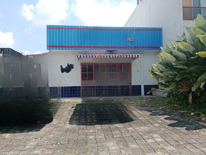 Disewakan Tanah dan Bangunan Komersial Strategis di Raya Villa Taman Telaga Citraland Surabaya Barat - Image 1
