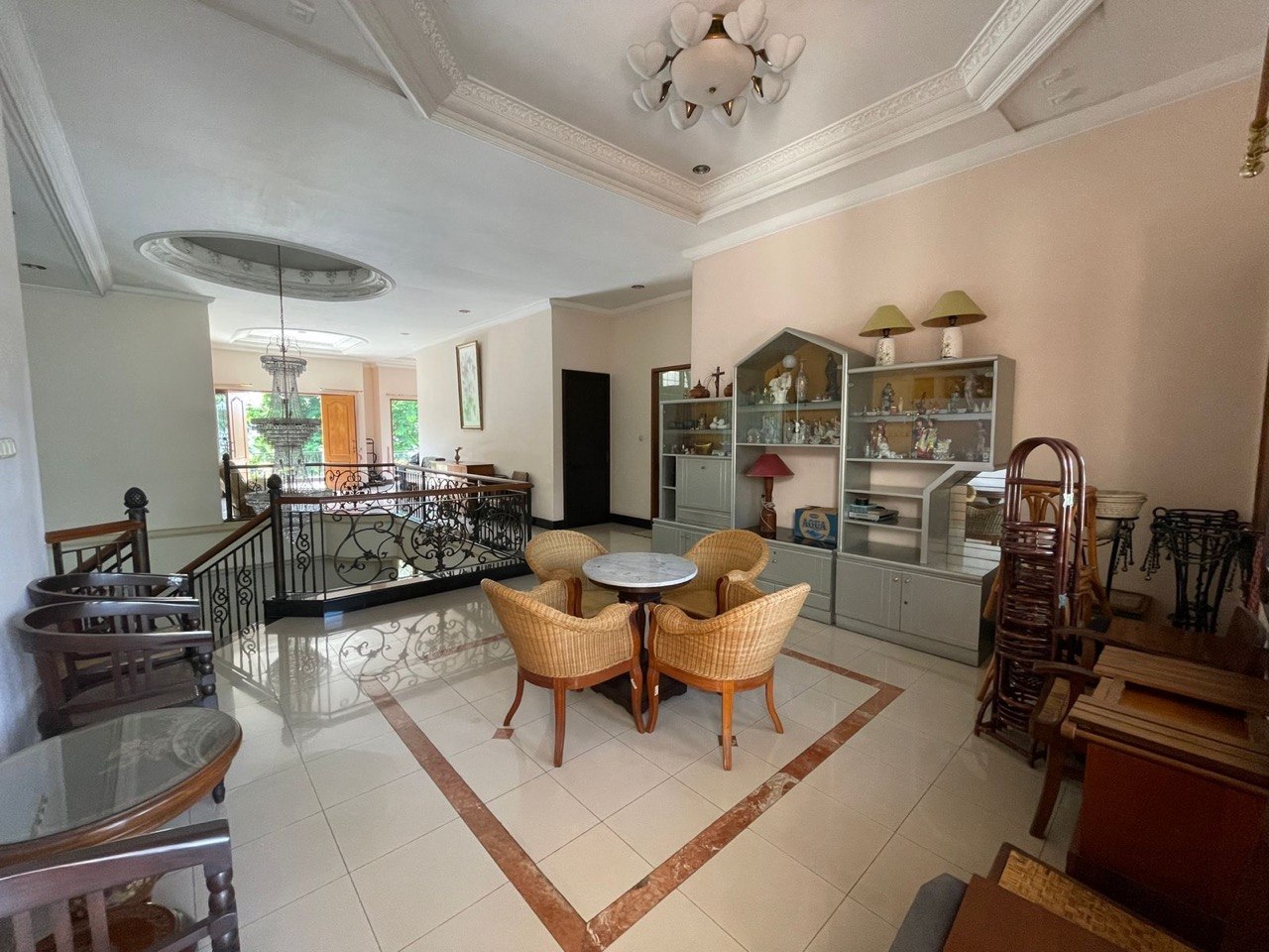 Dijual Rumah Mewah Full Furnish di Manyar Jaya Surabaya Timur - Thumbnail 6