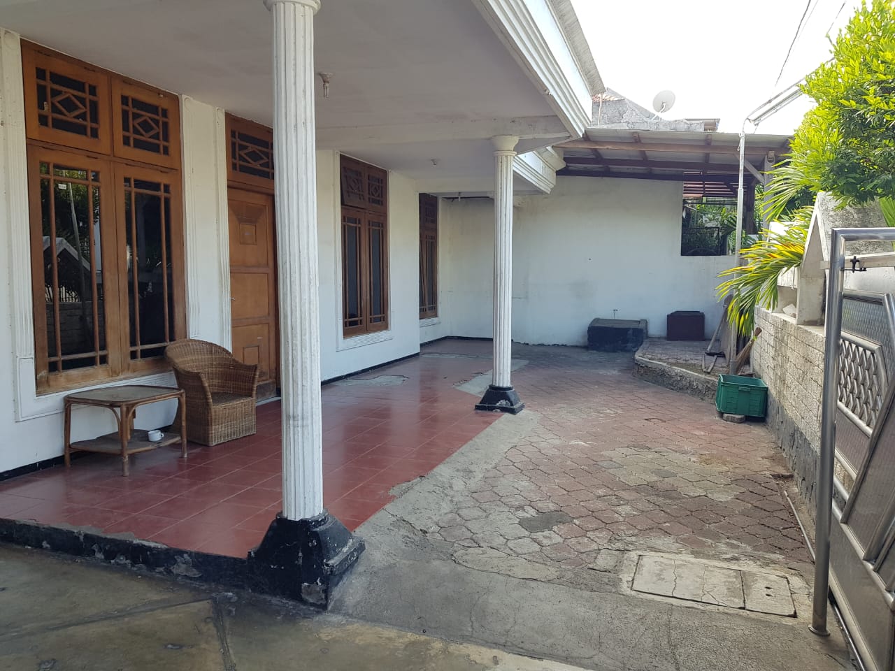 Dijual Rumah Strategis Siap Huni di Cipunegara Surabaya Pusat - Image 1