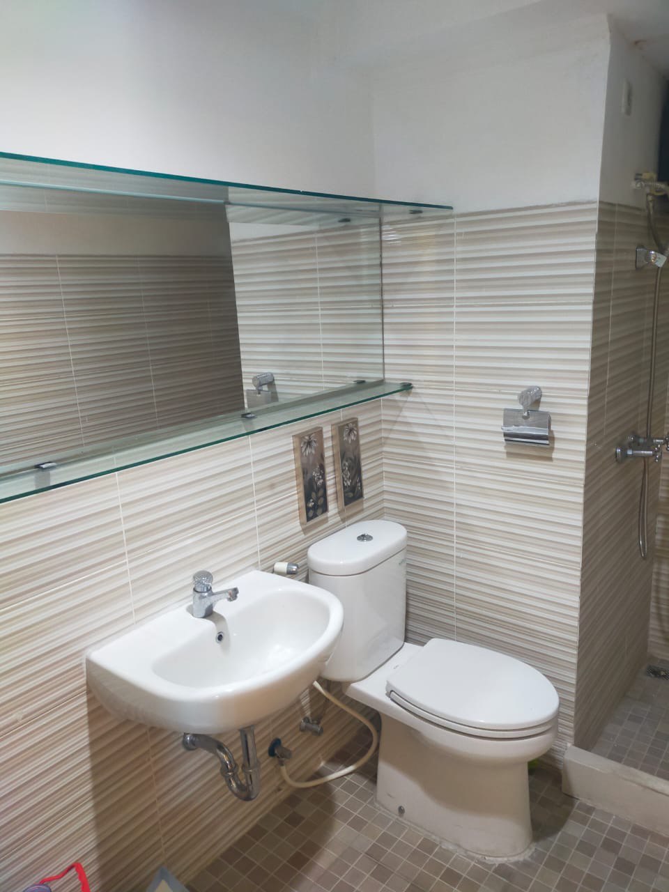 Dijual Apartemen Eksklusif Full Furnished di Puncak Bukit Golf Surabaya Barat - Thumbnail 8