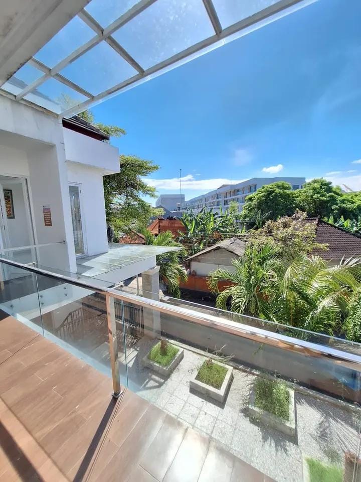 Dijual Rumah Mewah Plus Swimming Pool di Jalan Sunset Road Denpasar Bali - Thumbnail 2