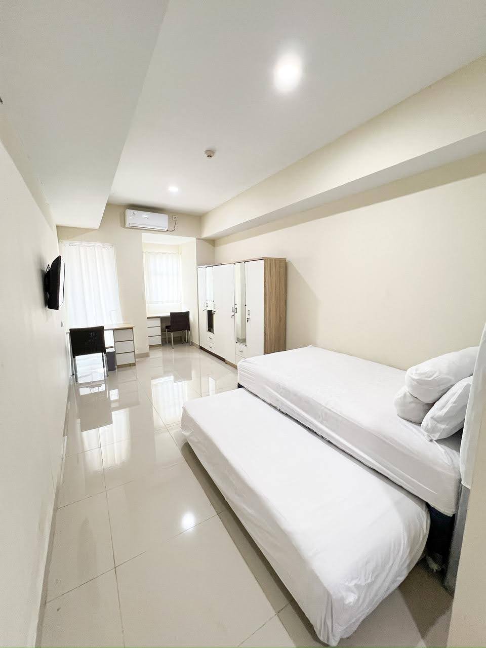 Disewakan Full Furnish Apartemen Grand Dharmahusada Lagoon Surabaya Timur - Image 1