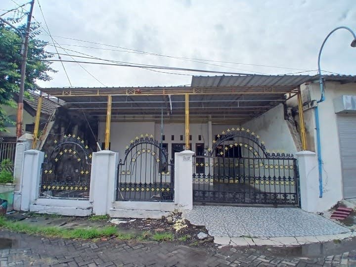 Dijual/Disewakan Rumah Strategis di Lontar Kulon Surabaya Barat - Image 1