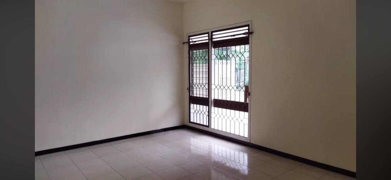 Disewakan Rumah 1,5 Lantai Strategis Jemur Andayani Surabaya Selatan - Thumbnail 5