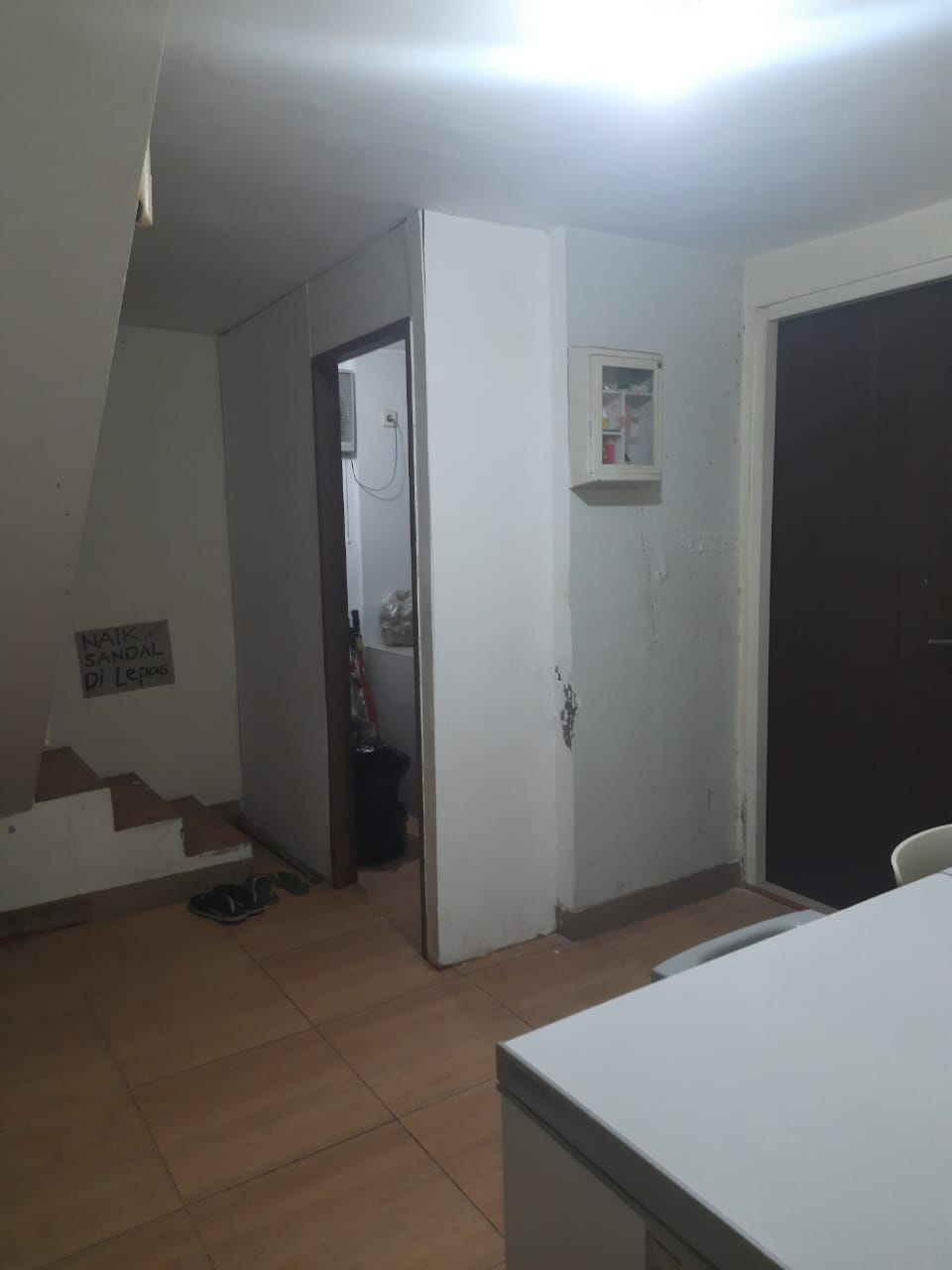 Dijual Rumah Karang Empat Surabaya Hadap Selatan – Luas Bangunan Besar 175 m² Cocok untuk Hunian Nyaman - Thumbnail 8
