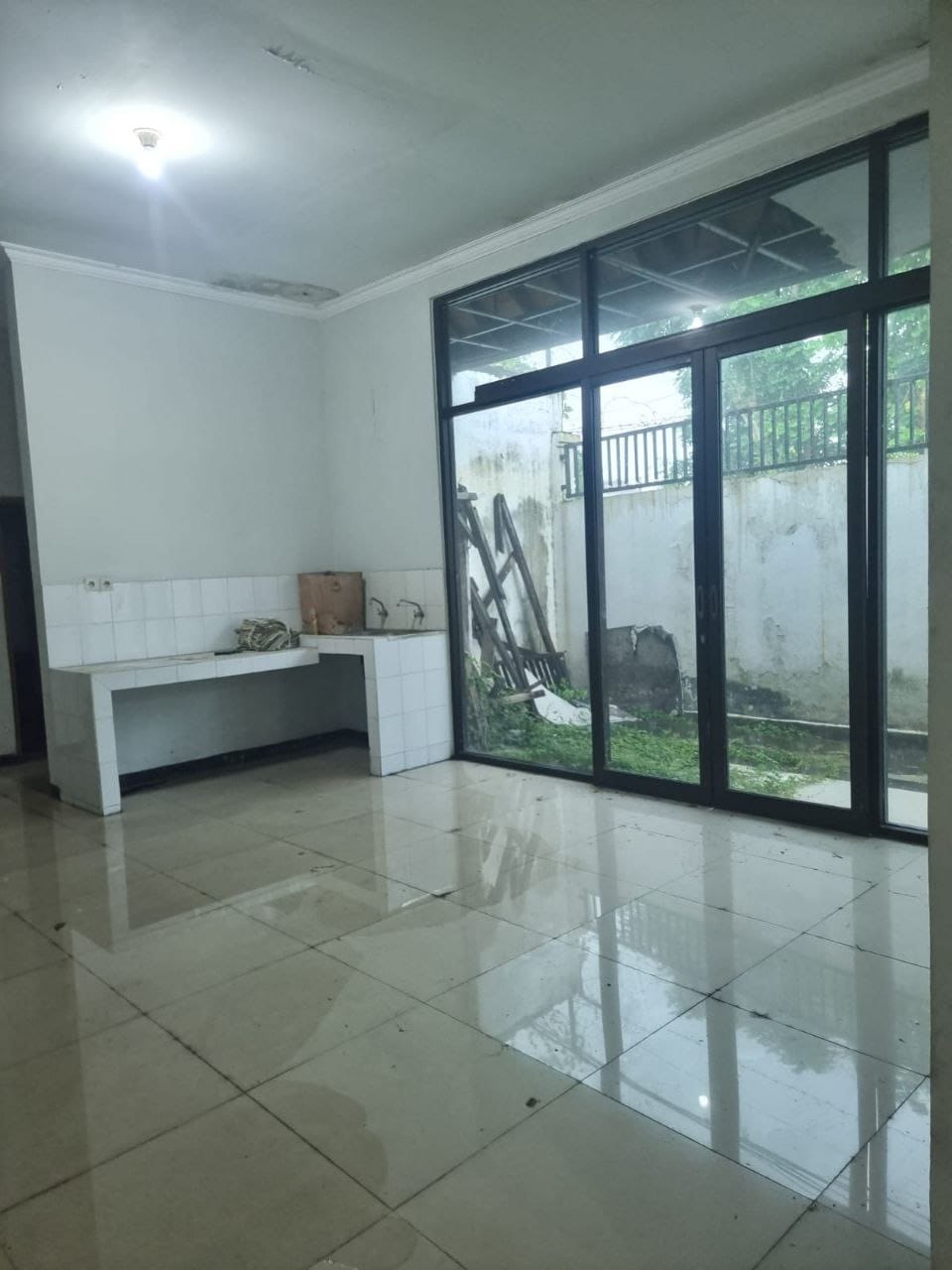 Disewakan Rumah 1 Lantai Strategis Pucang Sewu Surabaya Timur - Thumbnail 3