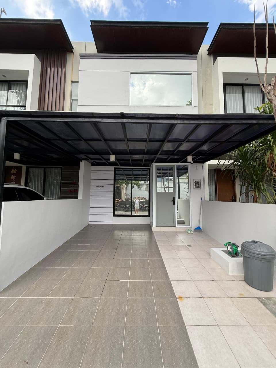 Dijual Rumah Modern di Northwest Central Citraland Surabaya Barat - Image 1
