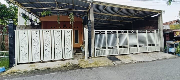 Dijual Rumah Siwalankerto Bisa Usaha Parkiran Garasi 13 Mobil Lokasi Strategis Surabaya Selatan - Image 1