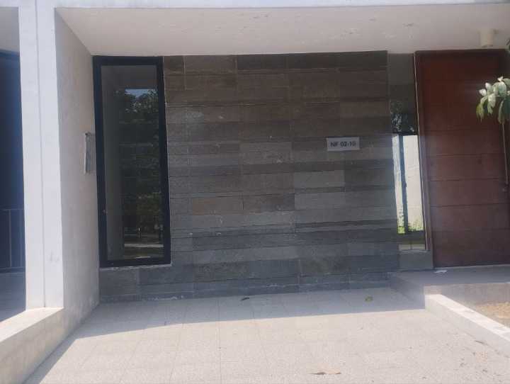 Dijual/Disewakan Rumah Northwest Lake Surabaya Barat - Image 1