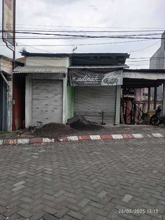 Dijual Rumah Usaha Lokasi Strategis di Sunan Prapen Wilayah Gresik - Image 1