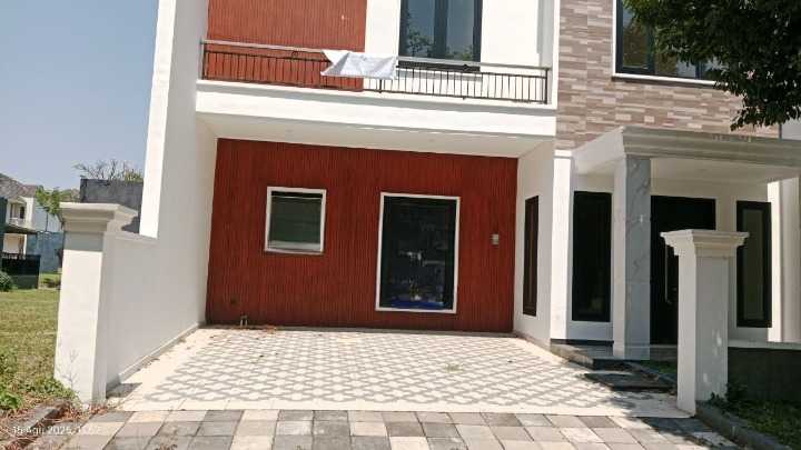 Dijual Rumah Siap Huni dan Strategis di Citraland Surabaya Barat - Image 1