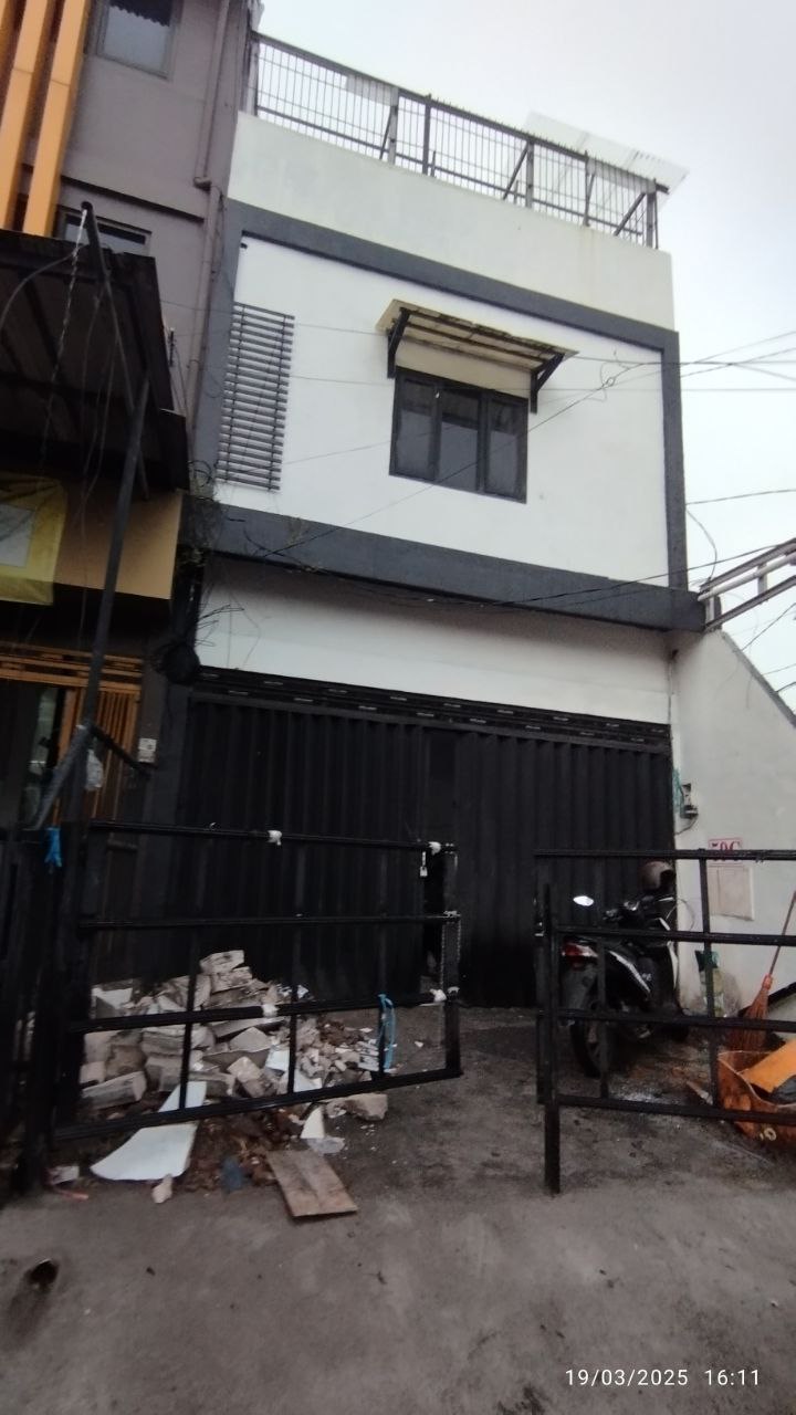 Dijual Ruko Strategis Raya Satelit Surabaya Barat - Image 1