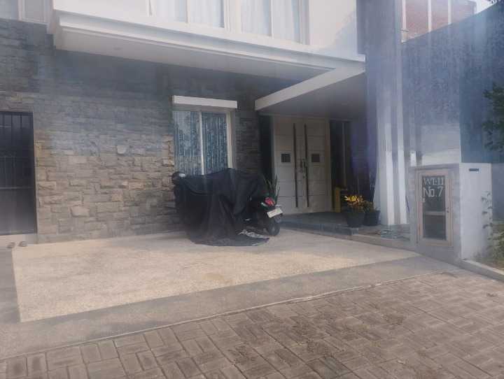 Disewakan Rumah Bagus Siap Huni Lokasi Citraland Surabaya Barat - Image 1