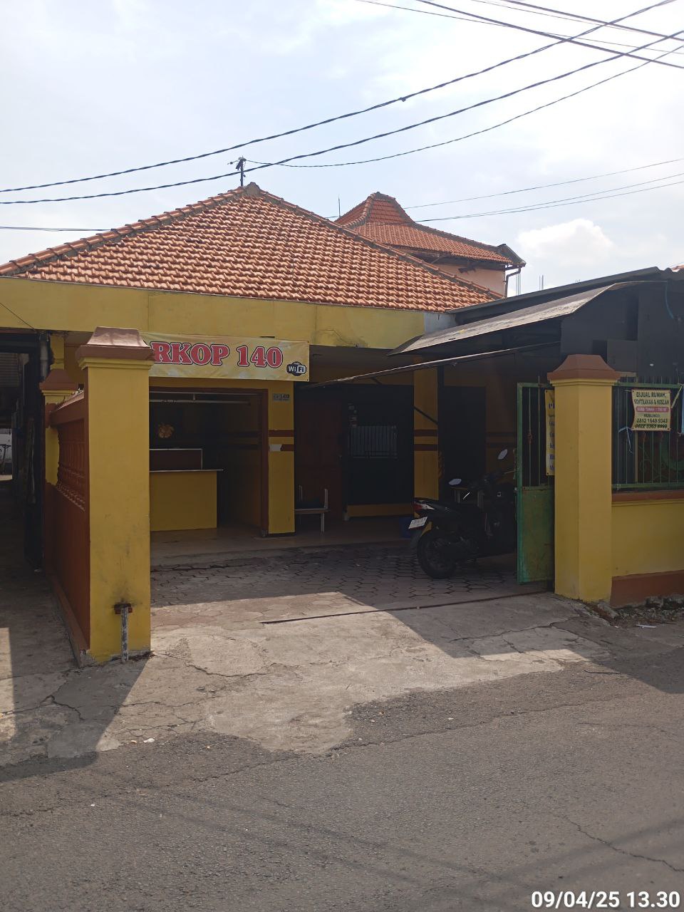 Dijual Rumah Hitung Tanah Luas Bagus di Kedung Baruk Surabaya Timur - Image 1