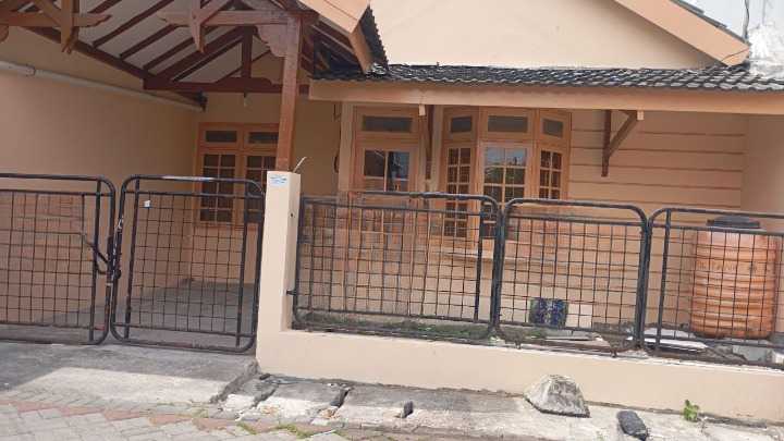 Dijual/Disewakan Rumah Bagus Layak Huni di Rungkut Asri Tengah Wilayah Surabaya Timur - Image 1