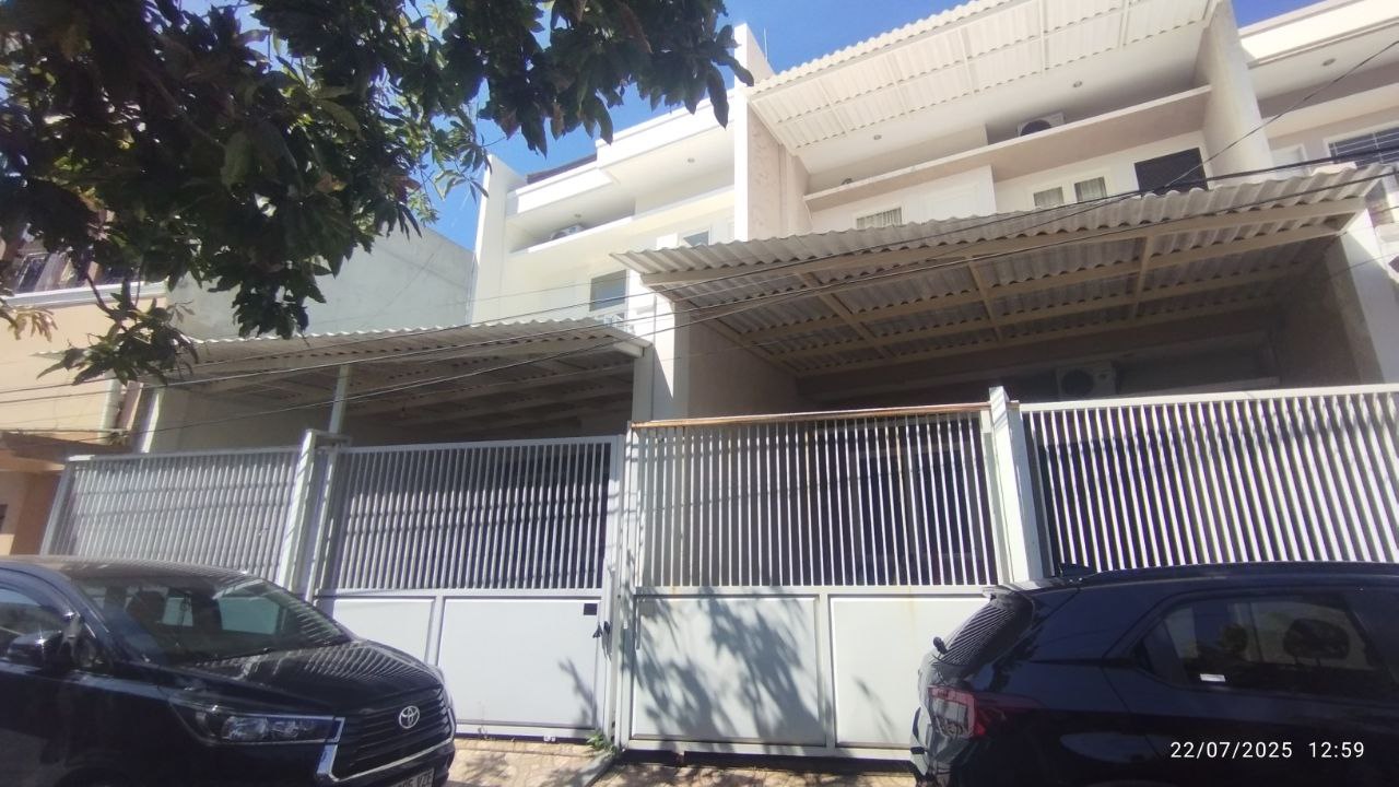 Dijual Rumah Bagus Nyaman Terawat di Sutorejo Selatan Wilayah Surabaya Timur - Image 1