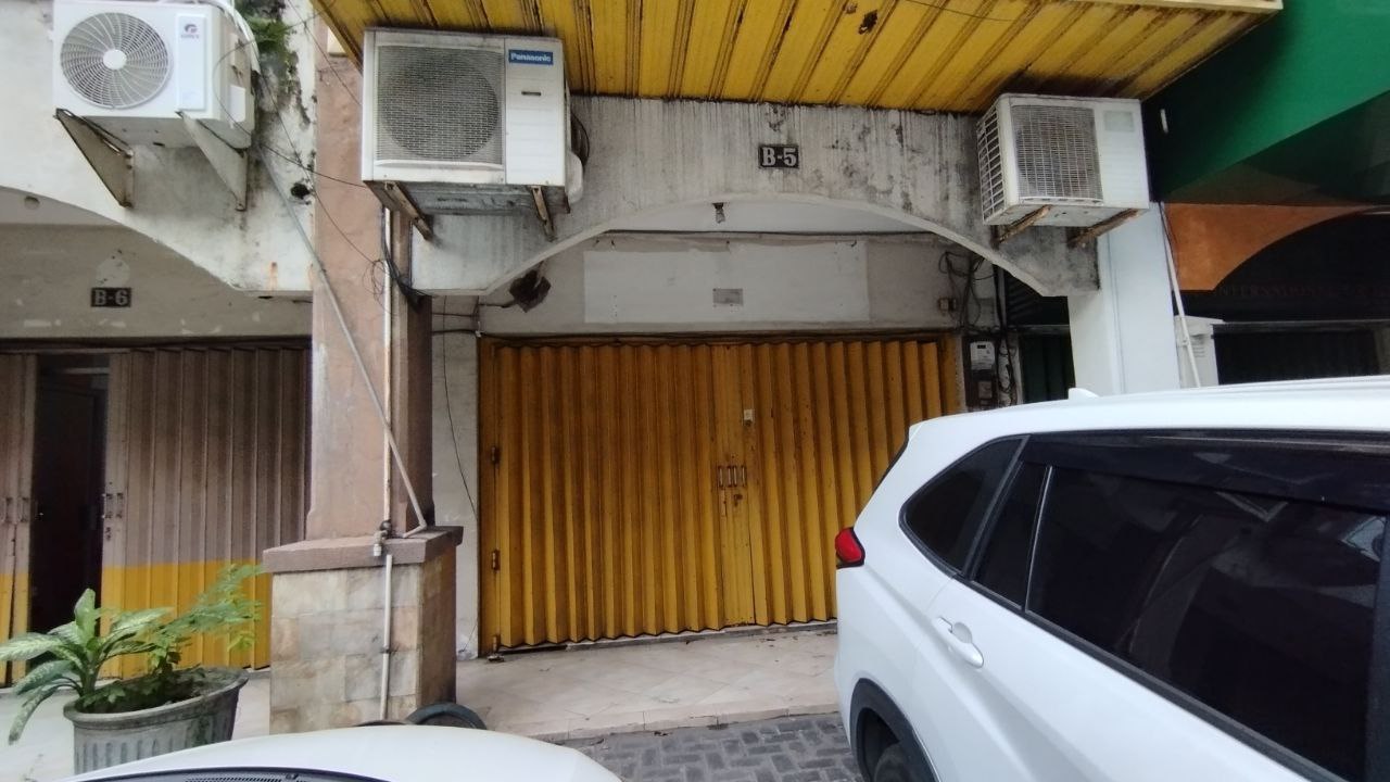 Dijual Ruko 4,5 Lantai Strategis di Mayjend Sungkono Surabaya Barat - Image 1