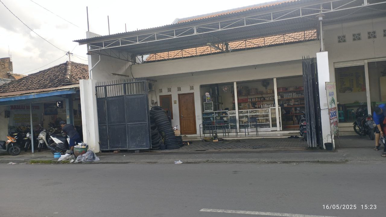 Disewakan Ruko 3 Lantai Strategis di Karah Agung Jambangan Surabaya Selatan - Image 1