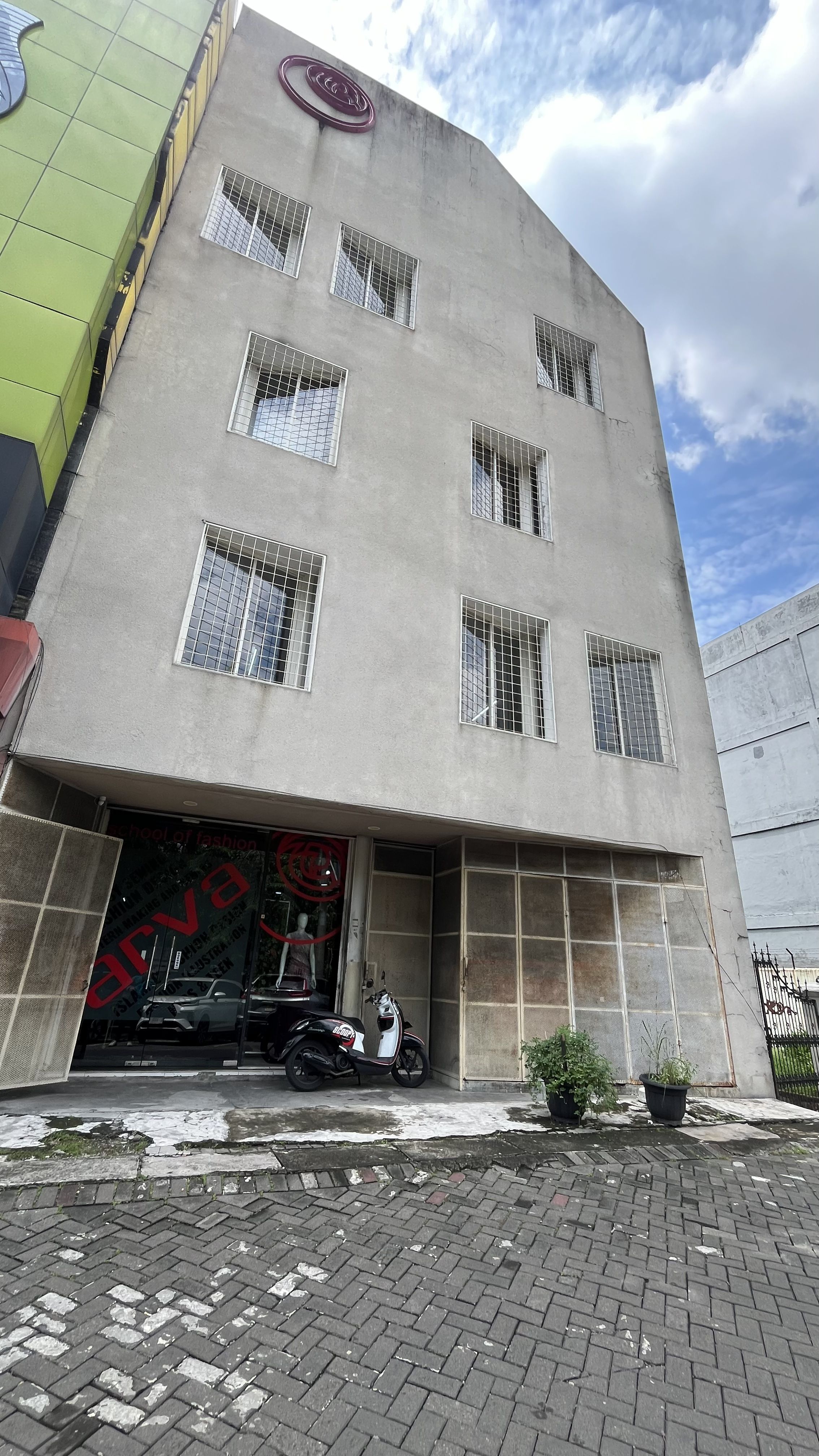 Disewakan Gedung 5 Lantai Siap Huni Komersial di HR Muhammad Surabaya Barat - Thumbnail 3