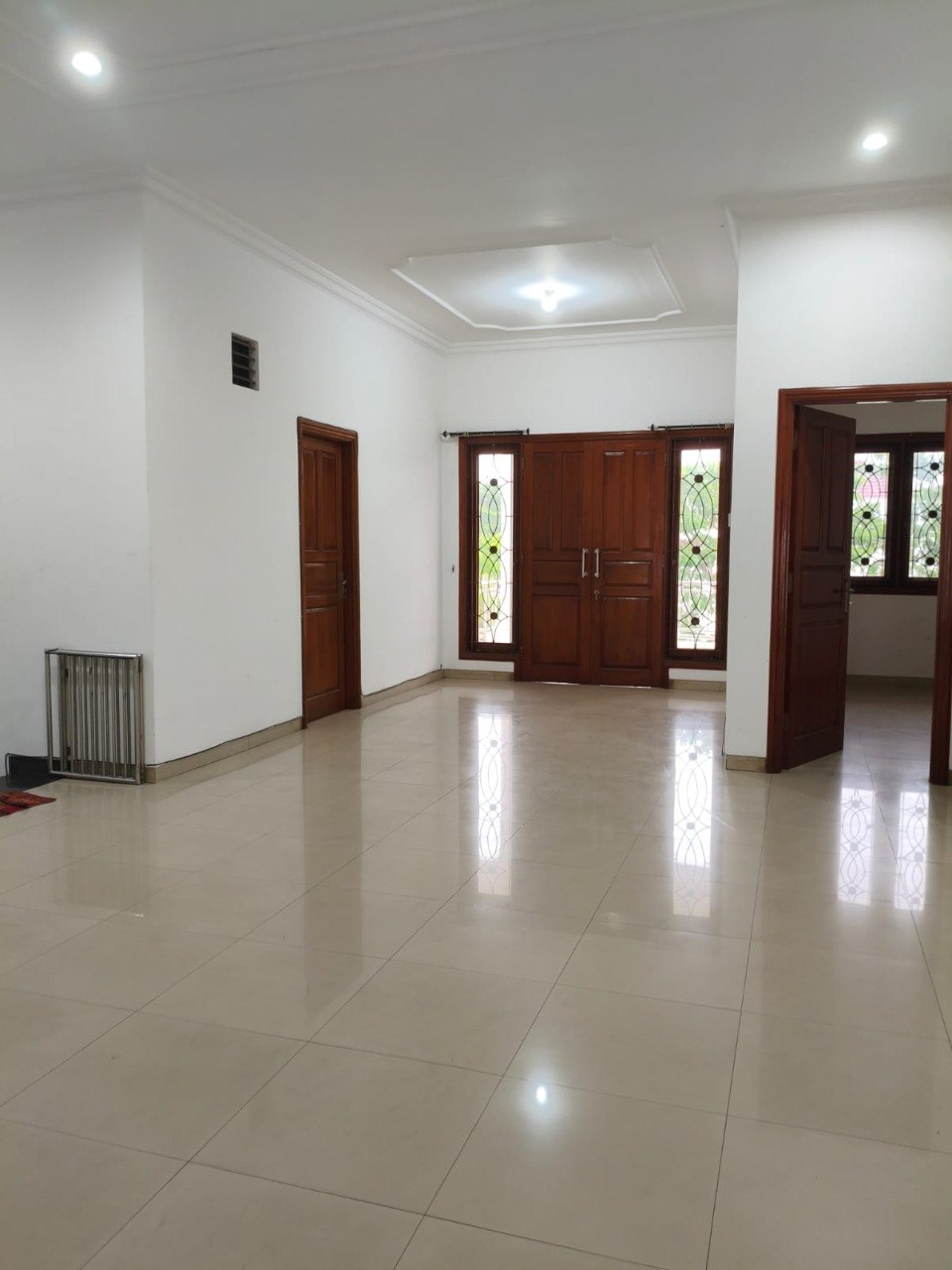 Dijual/Disewakan Rumah Mewah 2 Lantai di Villa Royal Pakuwon City Surabaya Timur - Thumbnail 2