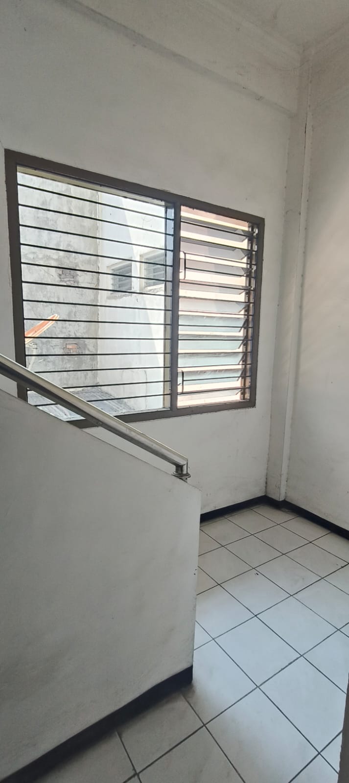 Dijual Ruko 3 Lantai Raya Darmo Permai Selatan Surabaya Barat Strategis Siap Pakai - Thumbnail 5