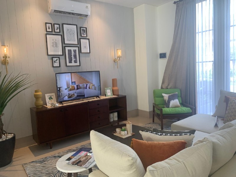 Dijual Rumah 2 Lantai American Minimalis Siap Huni di Dian Istana Surabaya Barat - Image 1