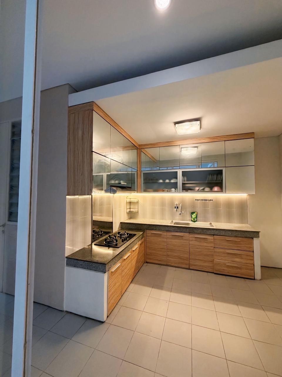 Dijual Rumah 2 Lantai Siap Huni Premium Semi Furnished Royal Residence Surabaya Barat - Thumbnail 4