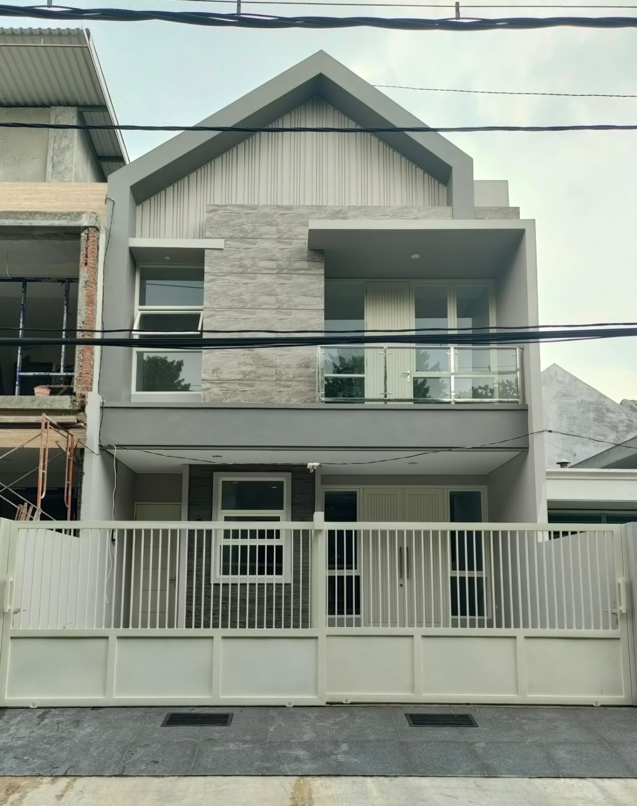 Dijual Rumah Baru Gress di Manyar Tirtoyoso Surabaya Timur - Image 1