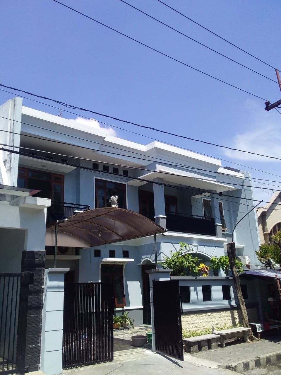 Dijual Rumah Mewah Furnished di Jalan Manyar Tirtoyoso Surabaya Timur - Image 1