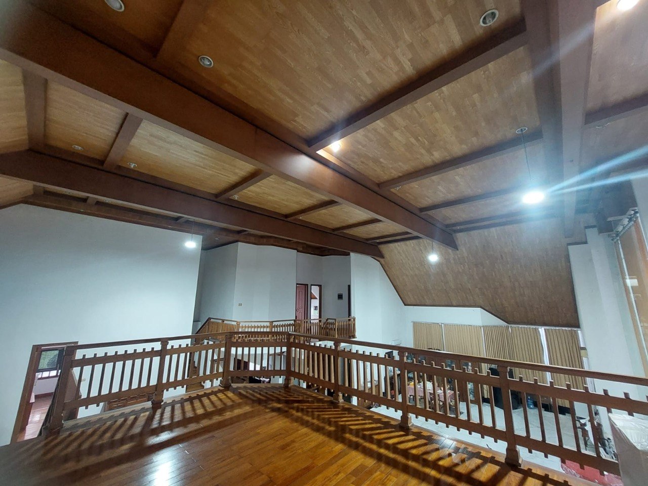 Dijual Rumah Mewah Rasa Villa Minimalis di Bukit Golf Surabaya Barat - Thumbnail 2