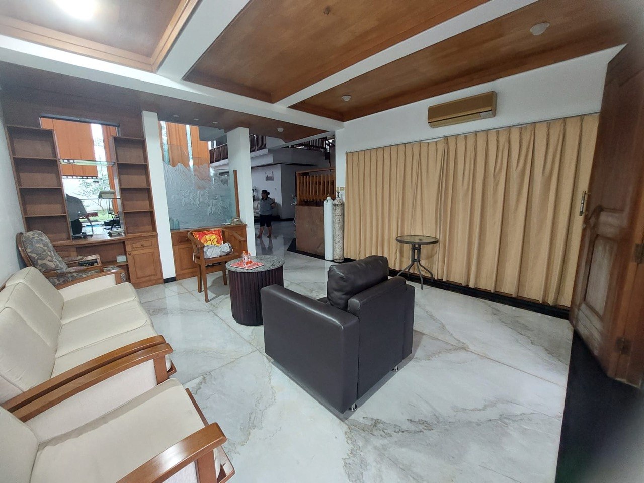 Dijual Rumah Mewah Rasa Villa Minimalis di Bukit Golf Surabaya Barat - Thumbnail 5