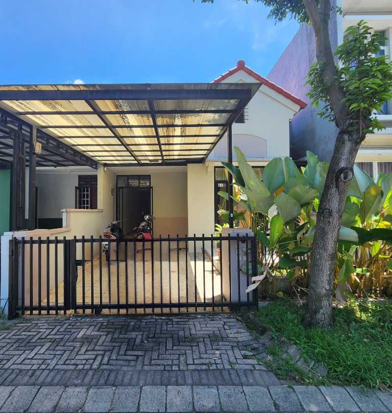 Disewakan Rumah Nyaman di Alam Hijau Citraland Surabaya Barat - Image 1