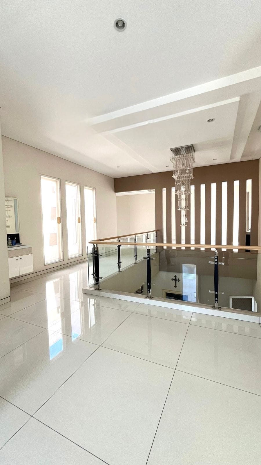 Dijual Rumah Siap Huni di Bukit Golf Internasional Citraland Surabaya Barat - Thumbnail 4