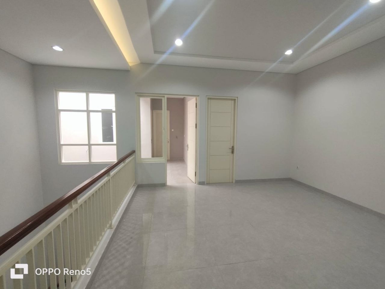 Dijual Rumah Modern di Jalan Manyar Tirtoyoso Surabaya Timur - Thumbnail 3