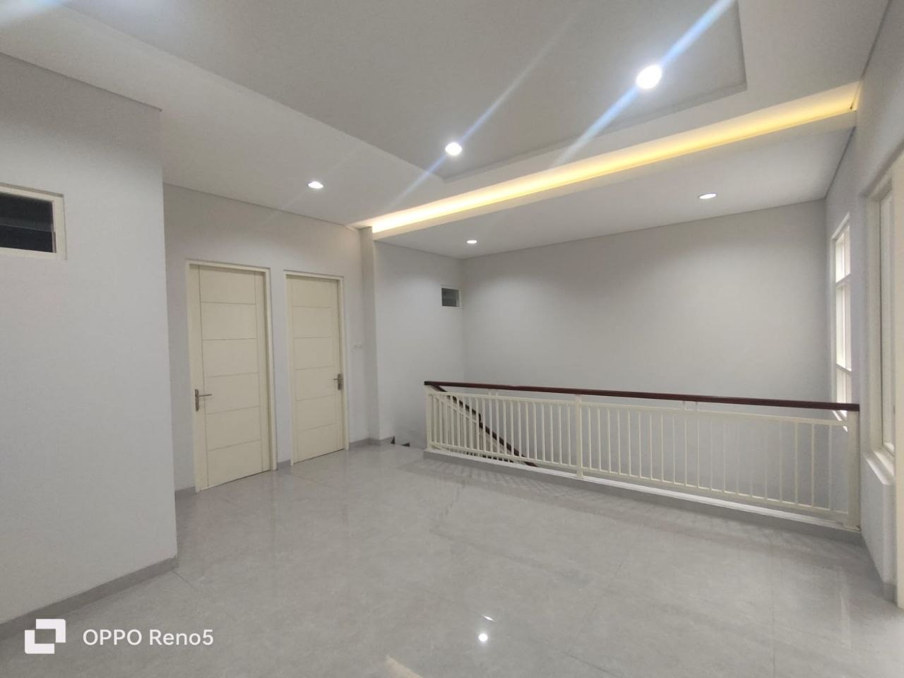 Dijual Rumah Modern di Jalan Manyar Tirtoyoso Surabaya Timur - Thumbnail 8