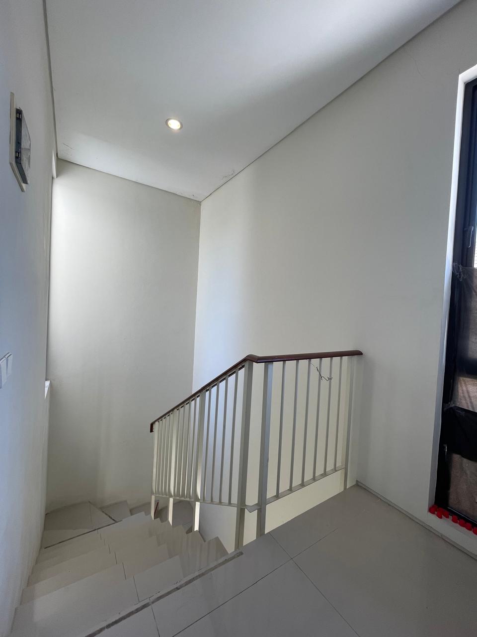 Dijual Rumah Mewah Strategis di Northwest Lake Surabaya Barat - Thumbnail 3