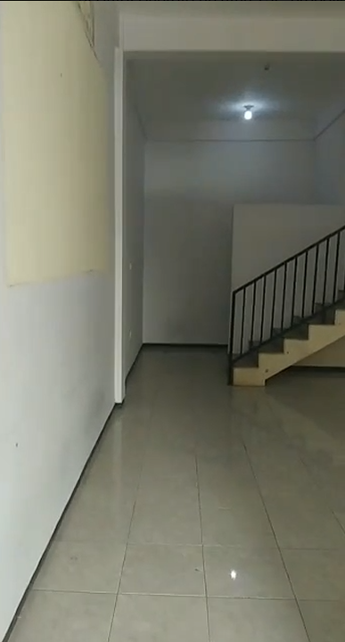 Disewakan Rumah Toko 2 Lantai Strategis Cocok Untuk Usaha di Jalan Raya Gatot Subroto Probolinggo - Image 1