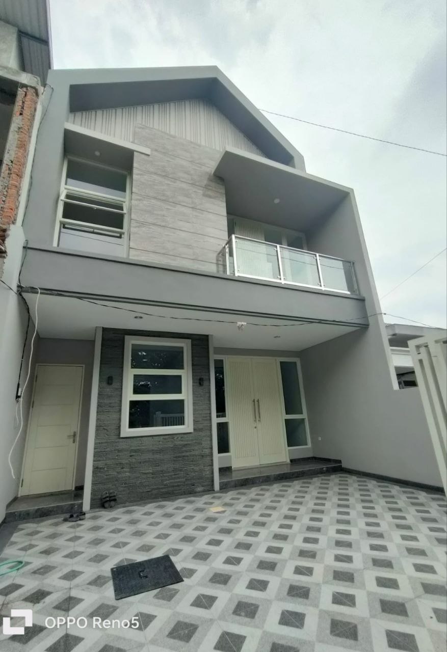 Dijual Rumah Modern 2 Lantai Siap Huni di Jalan Raya Manyar Tirtoyoso Surabaya Timur - Thumbnail 2